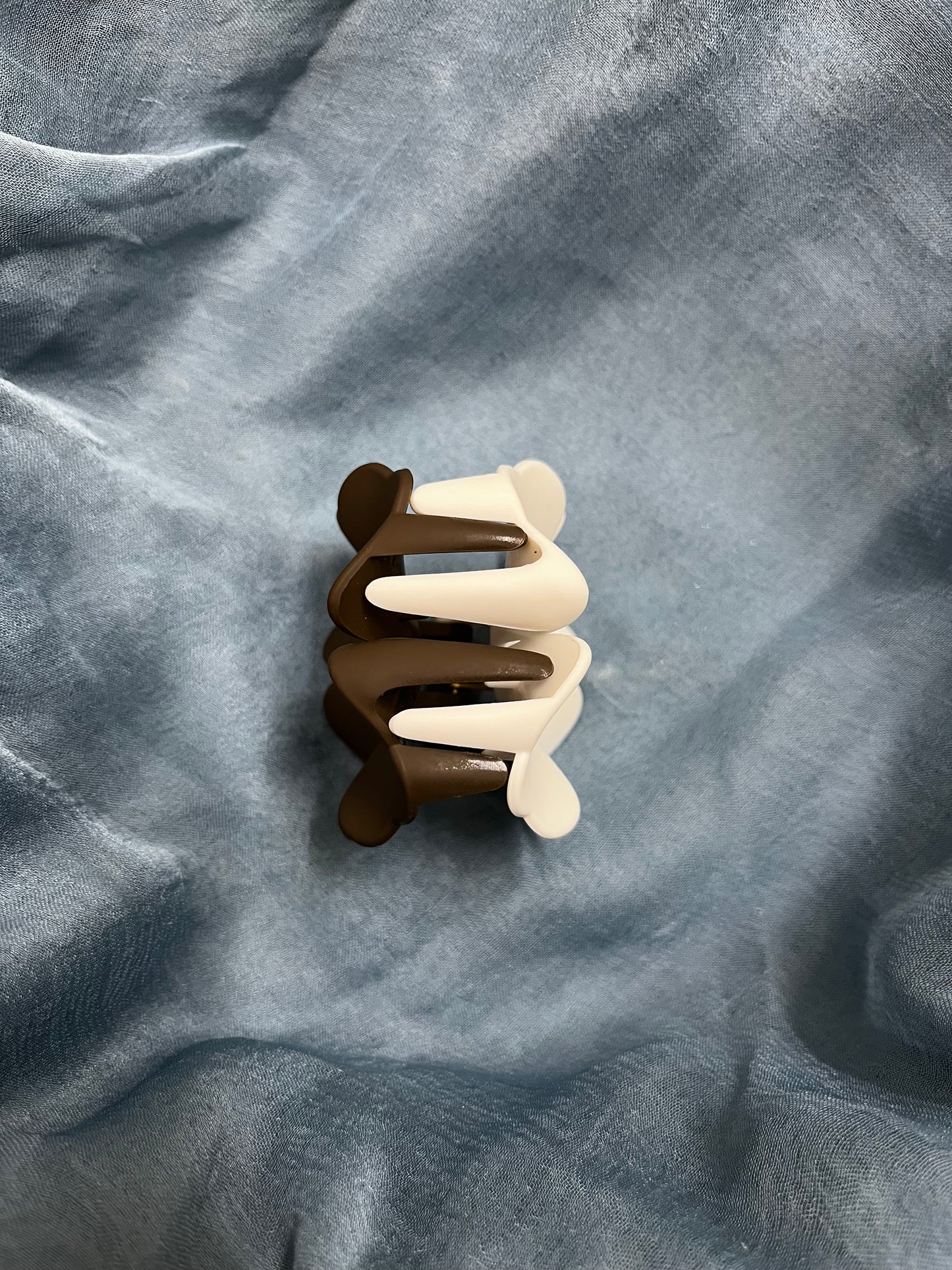 Daisy Claw (Brown & White)