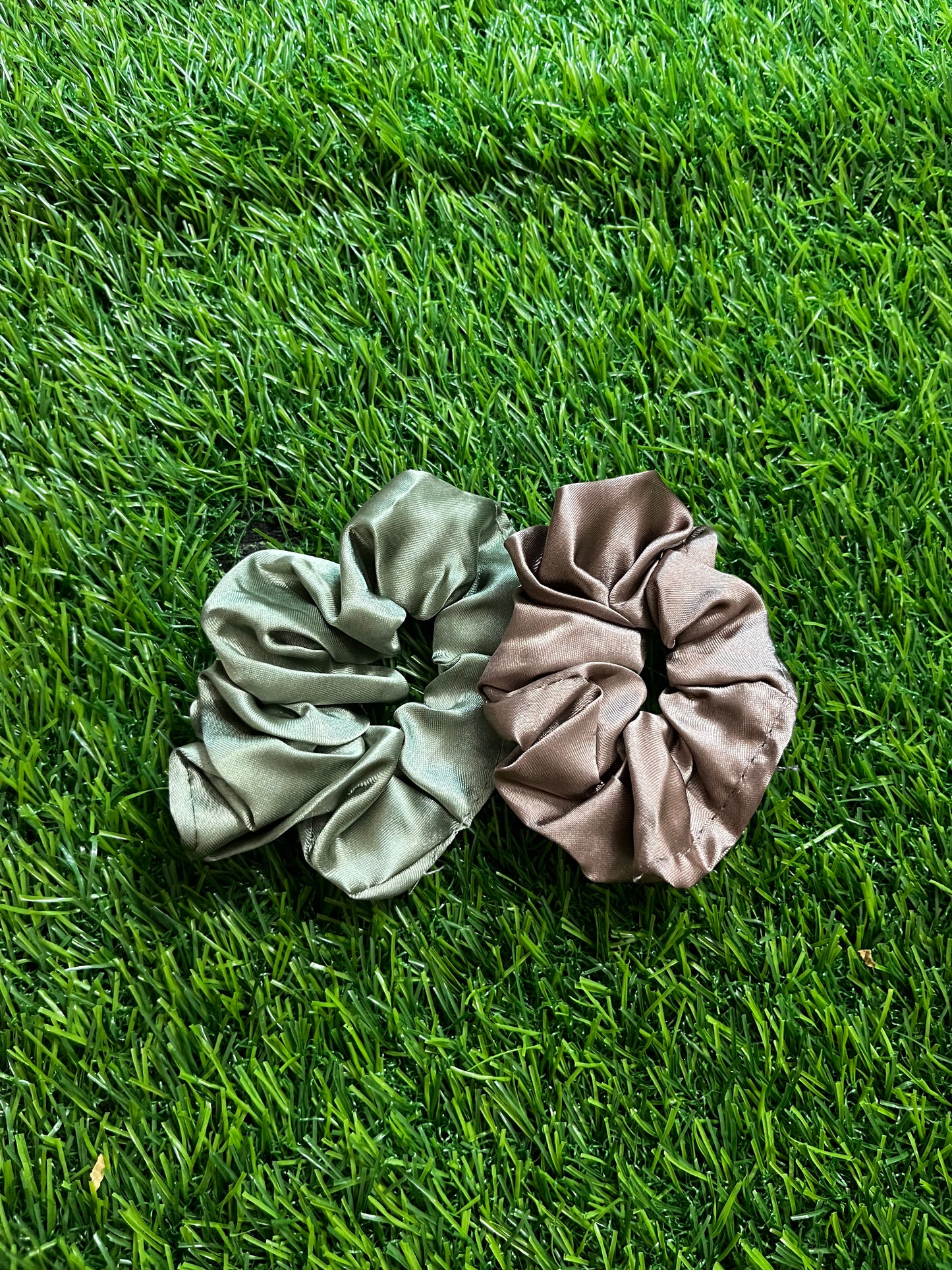 Scrunchies Set of 2 (Green & Grey)