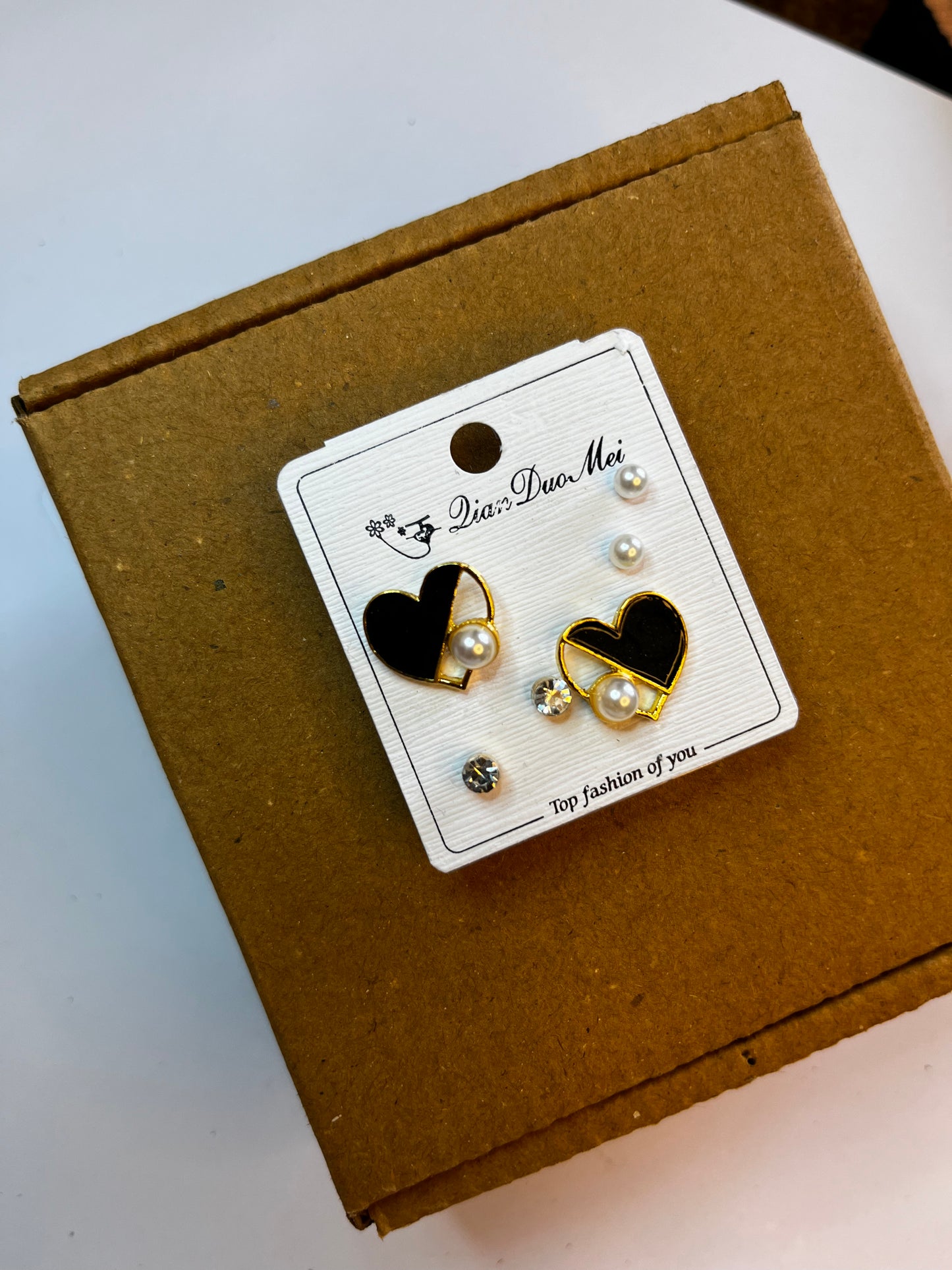Black Heart Pearl Stud Earrings – Gold Outline