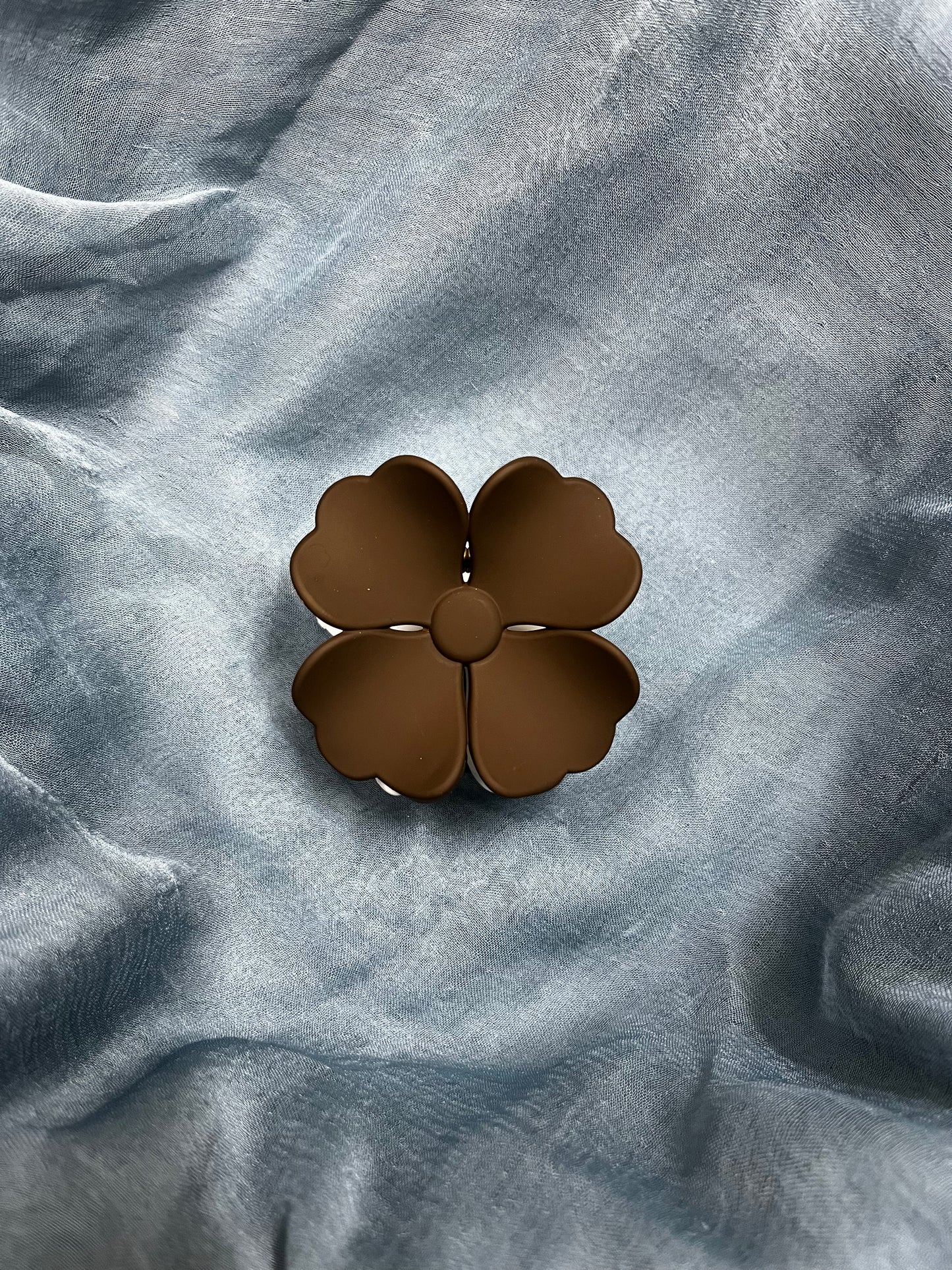 Daisy Claw (Brown & White)