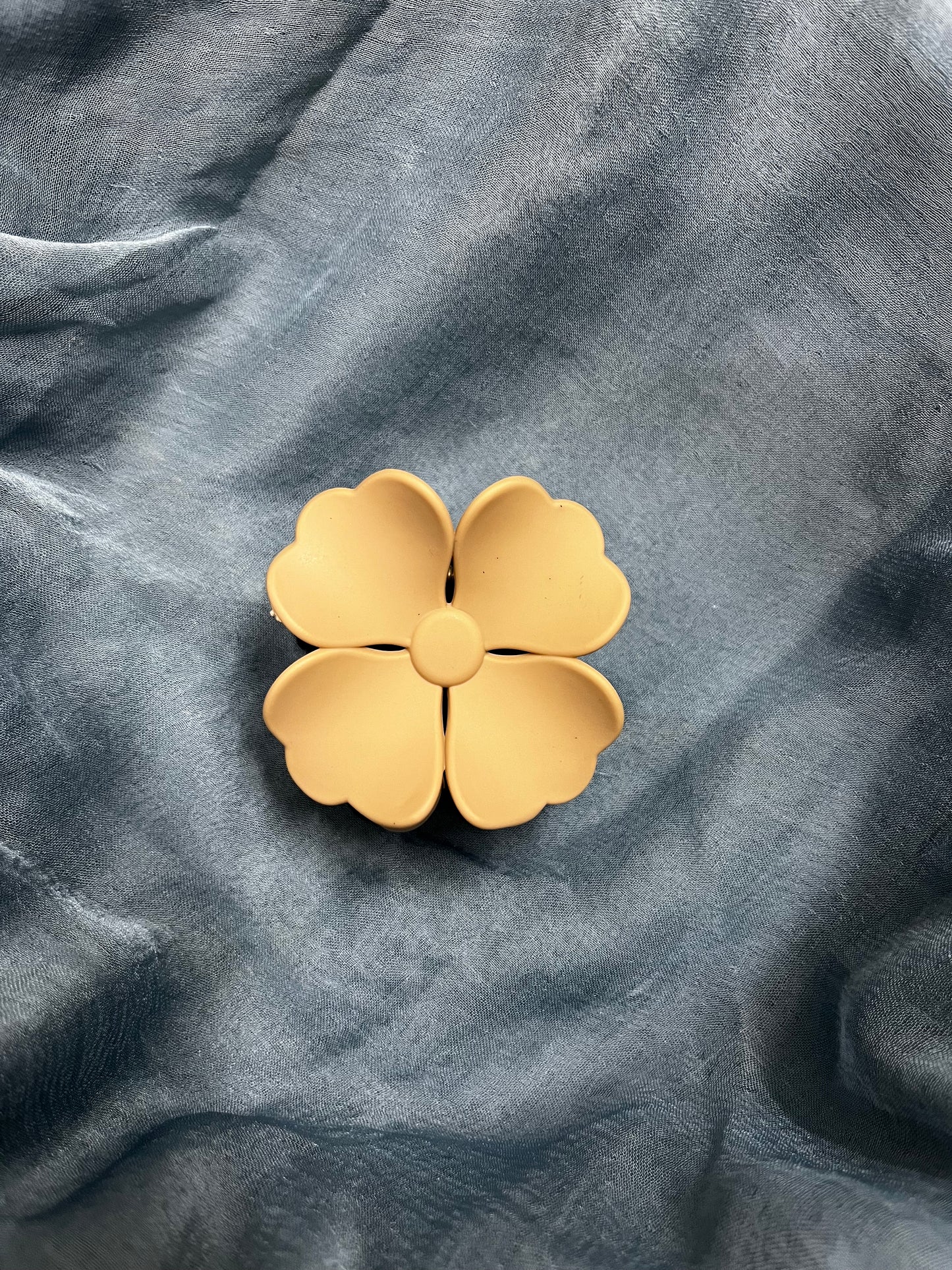 Daisy Claw (Black & Skin)