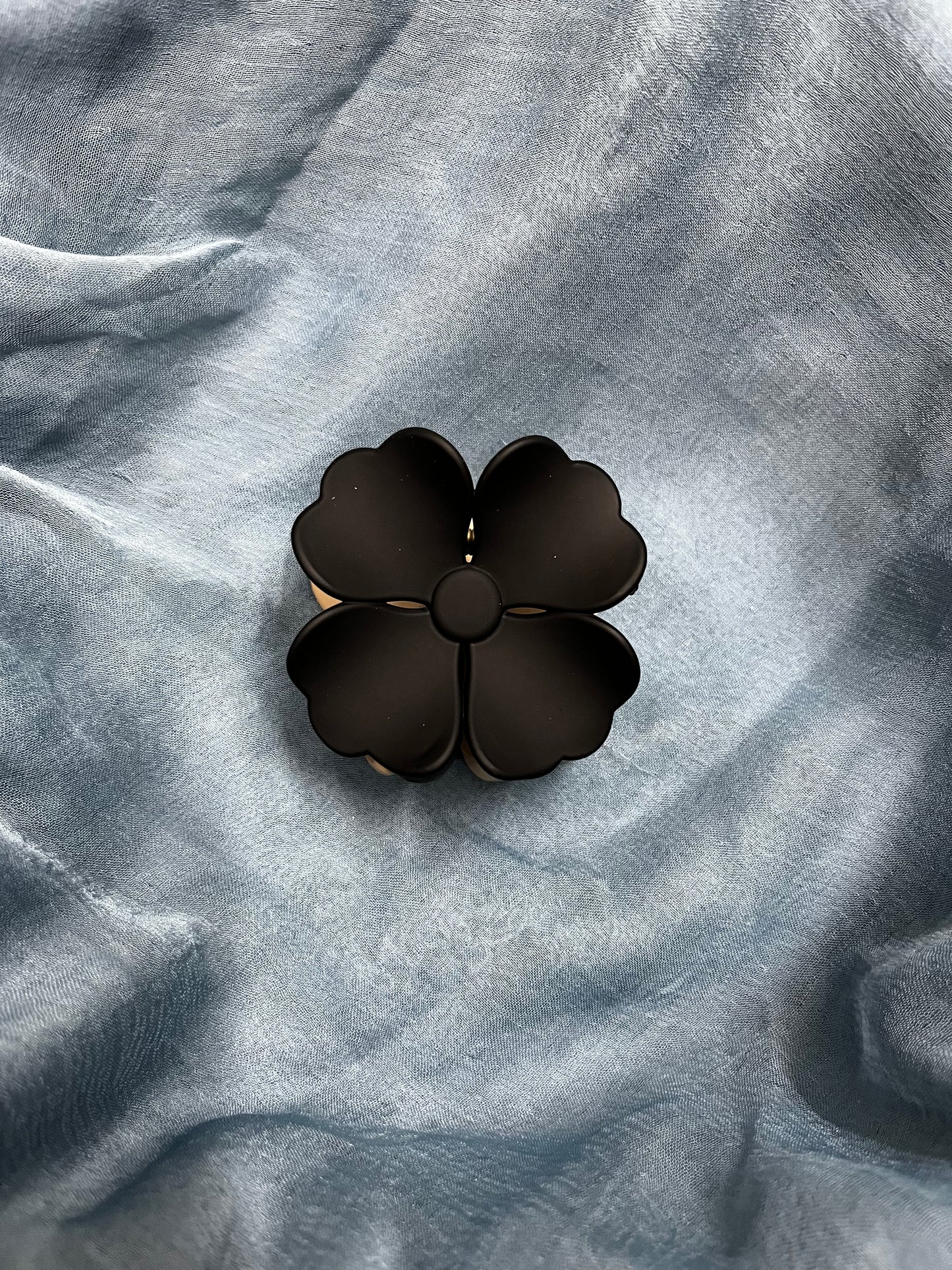 Daisy Claw (Black & Skin)