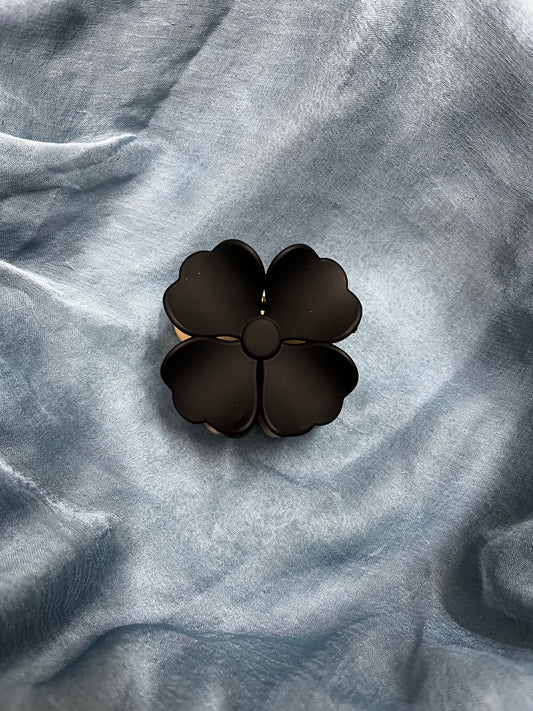 Daisy Claw (Black & Skin)