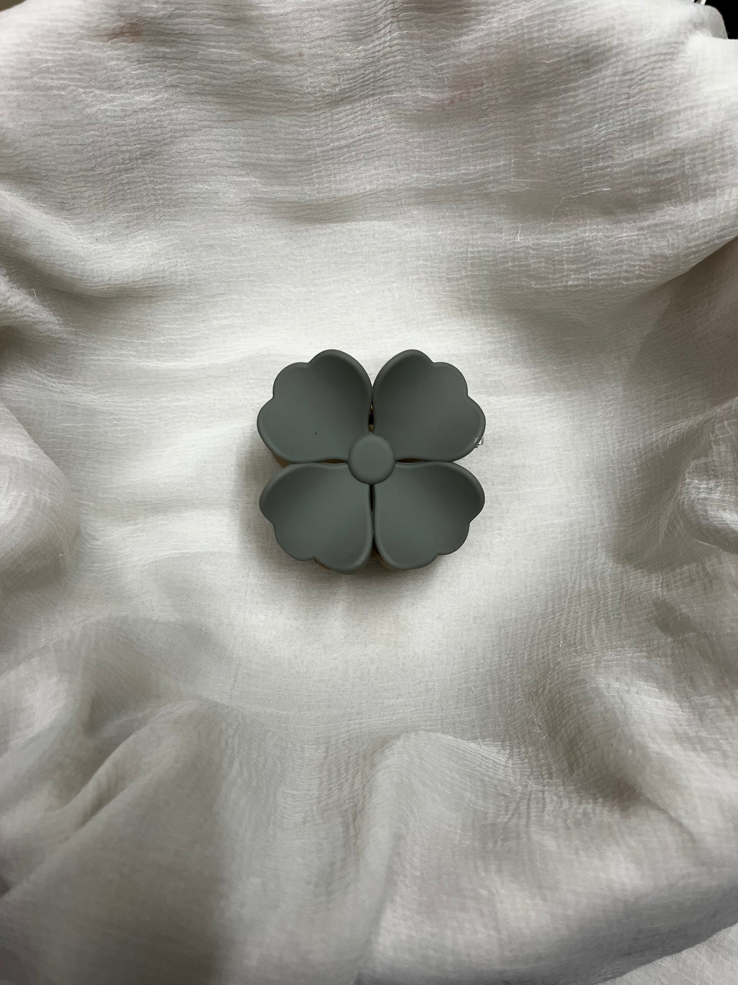 Daisy Claw (Pistachio & Skin)