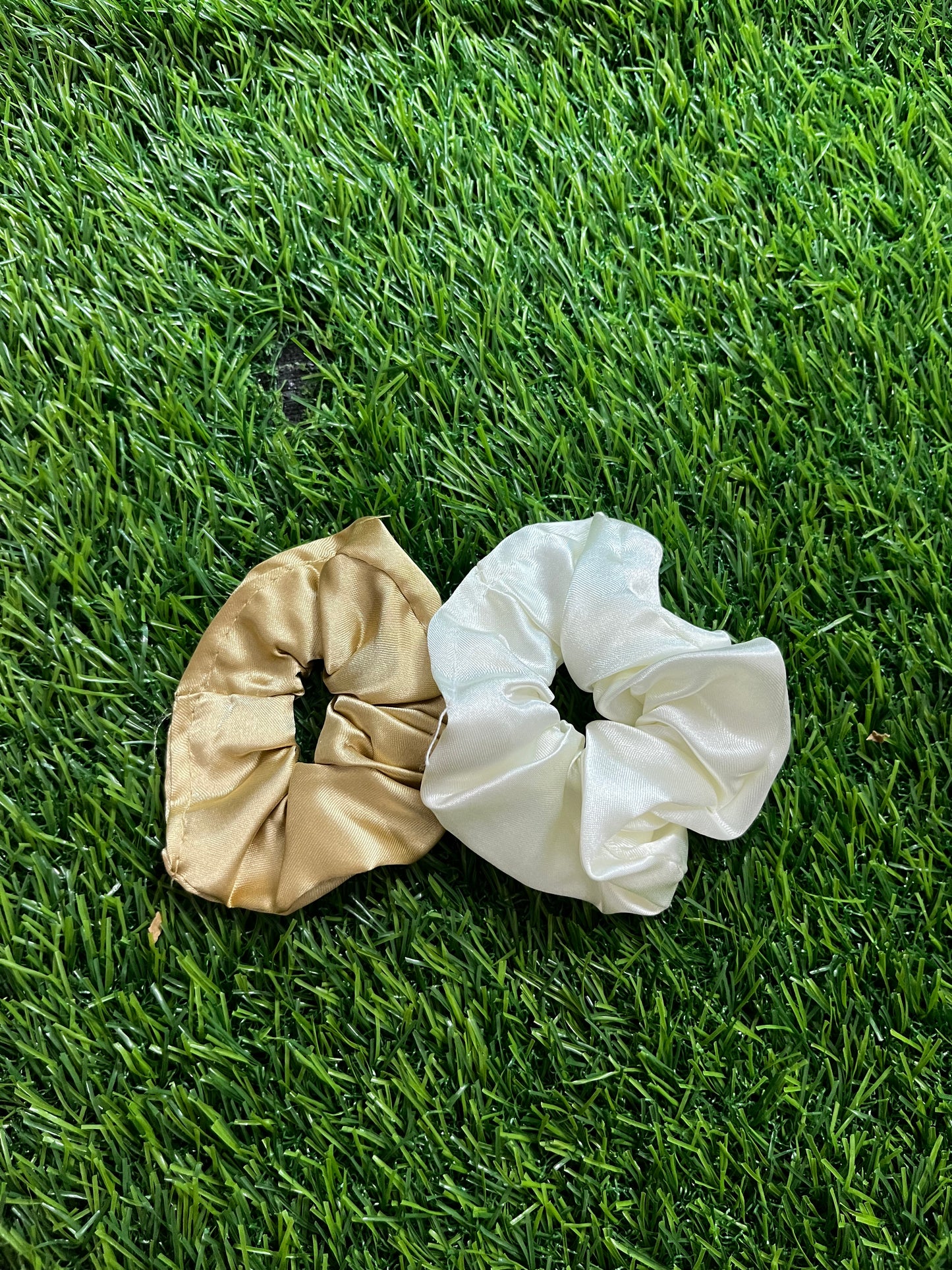 Scrunchies Set of 2 (Golden & White)