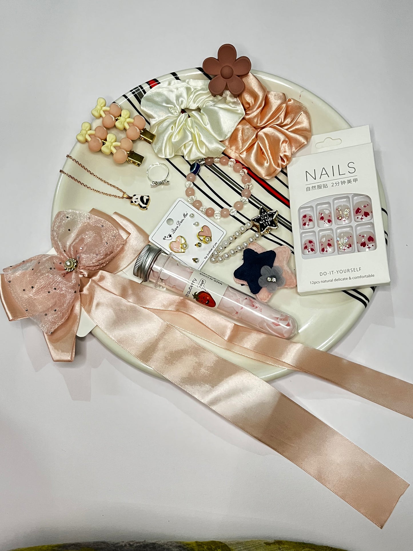 Luxury Beauty & Accessories Gift Hamper for Girls | Jewellery, Nails & Hair Accessories | ₹439