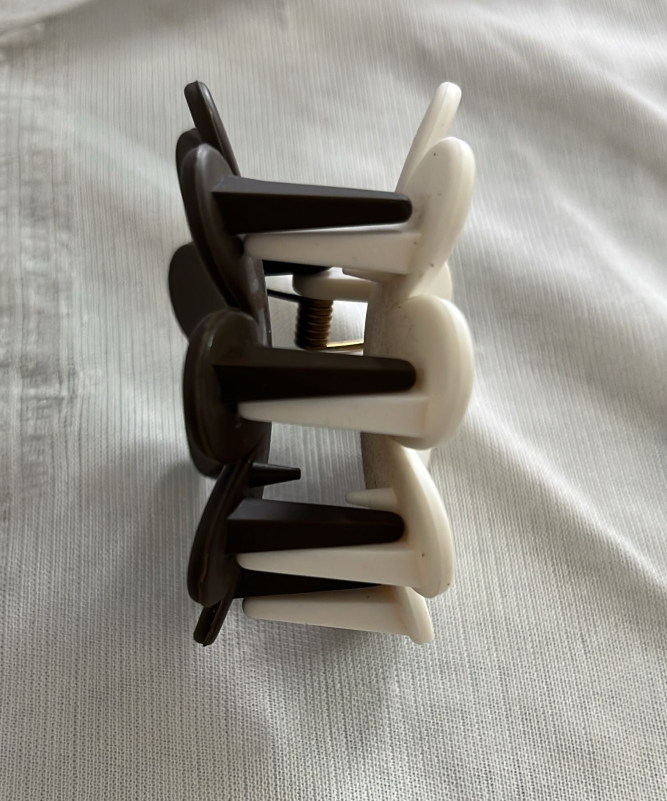 Sunflower Claw (Brown & White)